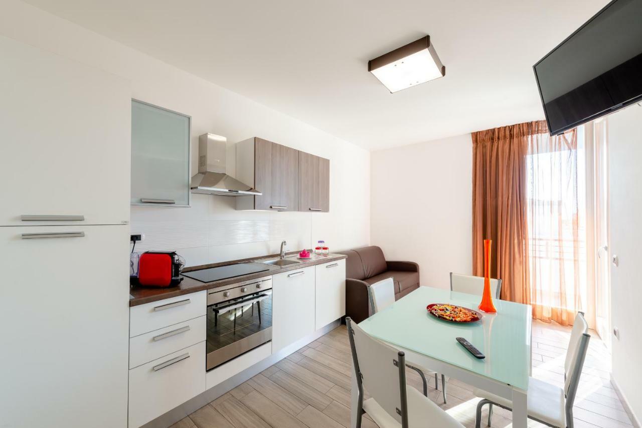 Boca Marina Aparthotel Alba Adriatica Buitenkant foto